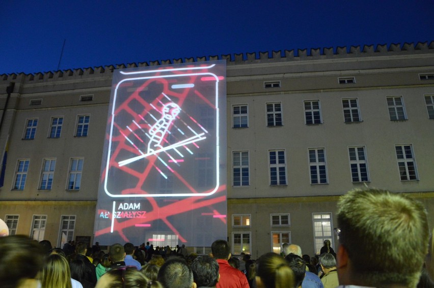 Niepodległa na zakończenie Dni Opola. Widowisko audiowizualne na ścianie ratusza na opolskim rynku
