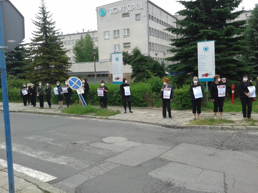 Straj ostrzegawczy w Nowym Szpitalu w Olkuszu. Pielęgniarki protestują w milczeniu