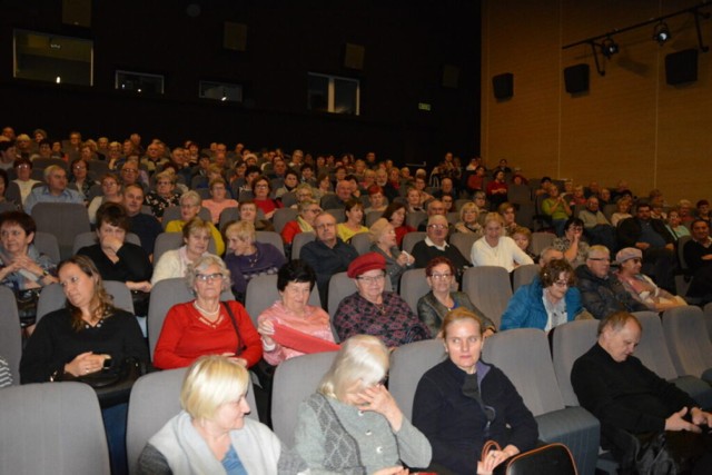 Seniorzy wybrali się do kina na film "Medjugorie"