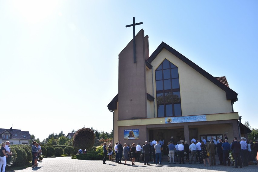 Kościół parafialny w Wąsowie, w którym odbył się pogrzeb...
