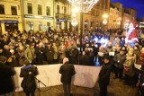 Protest pod Kopernikiem: "Toruń solidarny z sędziami!"