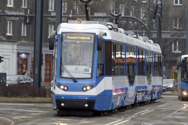 Po Krakowie jeździ najdłuższy tramwaj