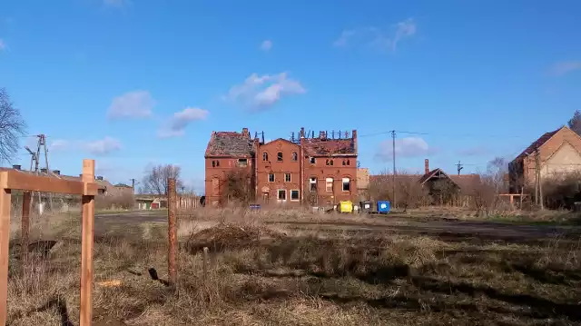 Zobacz jak dawny folwark wygląda dziś i jak wyglądał dekadę temu