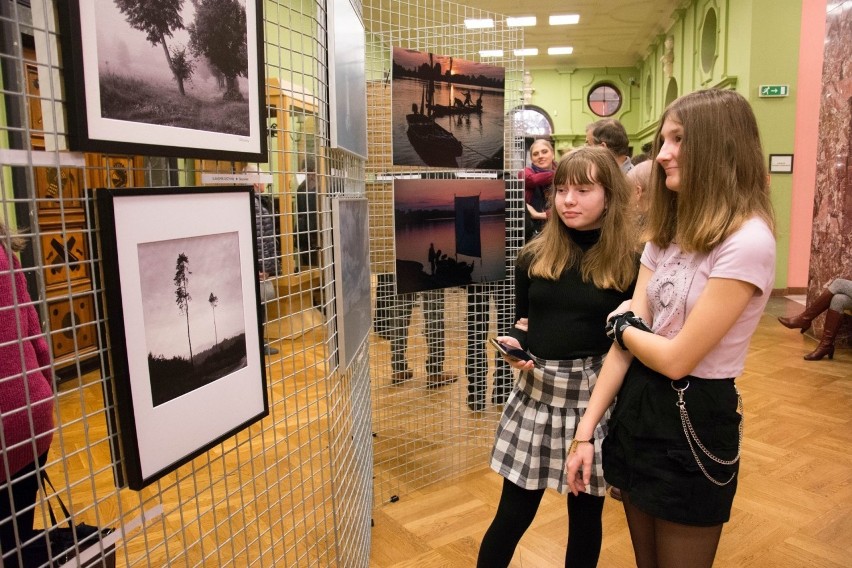 Świętokrzyscy fotograficy na wystawie w Wojewódzkim Domu Kultury w Kielcach. Zobacz zdjęcia i film z wernisażu