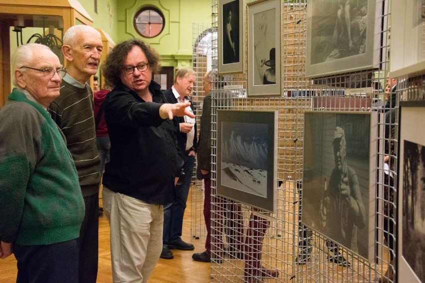 Świętokrzyscy fotograficy na wystawie w Wojewódzkim Domu Kultury w Kielcach. Zobacz zdjęcia i film z wernisażu