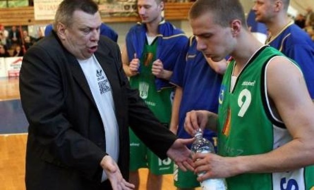 Trener tarnobrzeskiego klubu Zbigniew Pyszniak dementuje plotki o odejściu dwóch zawodników za spore pieniądze.