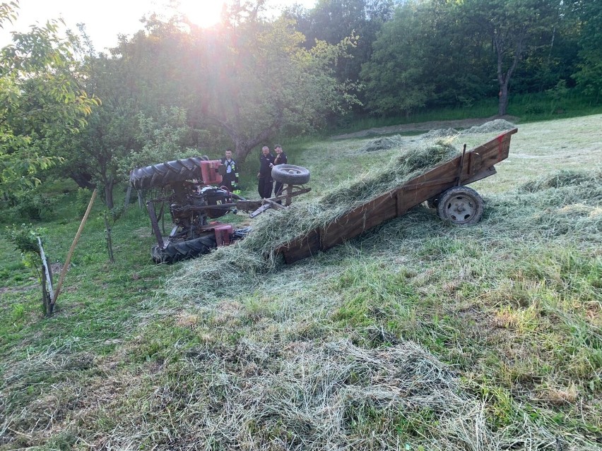 Do tragicznego wypadku doszło podczas zwózki siana na polu w...