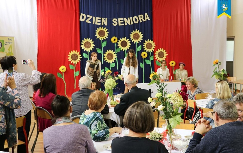 W szkole w Grotnikach zorganizowano Dzień Seniora ZDJĘCIA