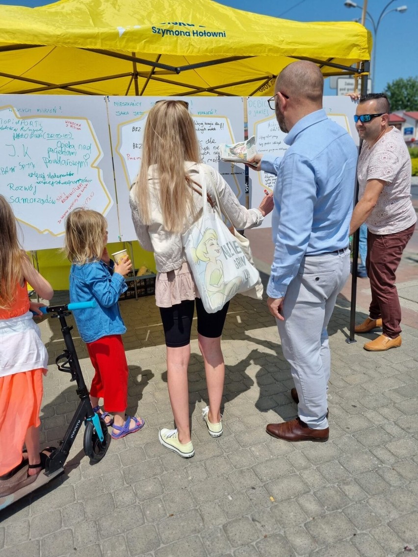 Sekretarz regionu na Podkarpacie z Polski 2050 pytał mieszkańców Stalowej Woli o Polskę ich marzeń. Zobacz zdjęcia