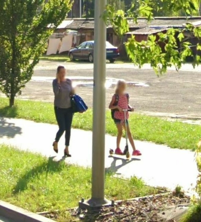 Moda na ulicach Ostrowca. Oto codzienne stylizacje mieszkańców uchwycone przez Google Street View