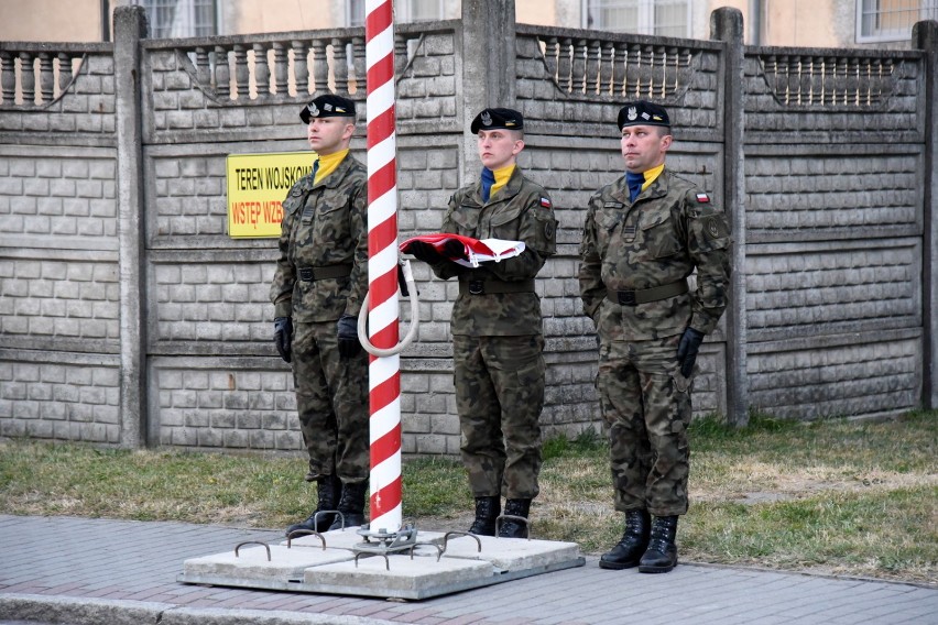 Międzyrzecz: capstrzyk przed pomnikiem Poległych Na Misjach
