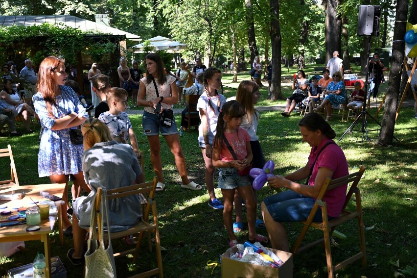 Nowy Sącz. Rodziny polskie i ukraińskie bawiły się podczas wspólnego pikniku na Plantach
