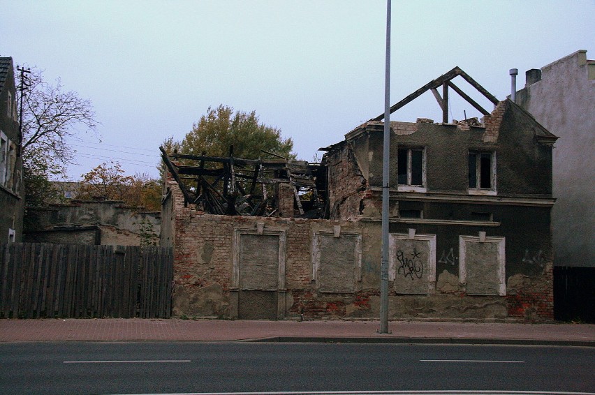 Ruina przy Sulechowskiej zaczyna znikać
