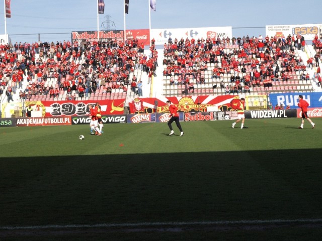 Piłkarze Widzewa Łódź grają z Ruchem Chorzów. Zapraszamy do ...