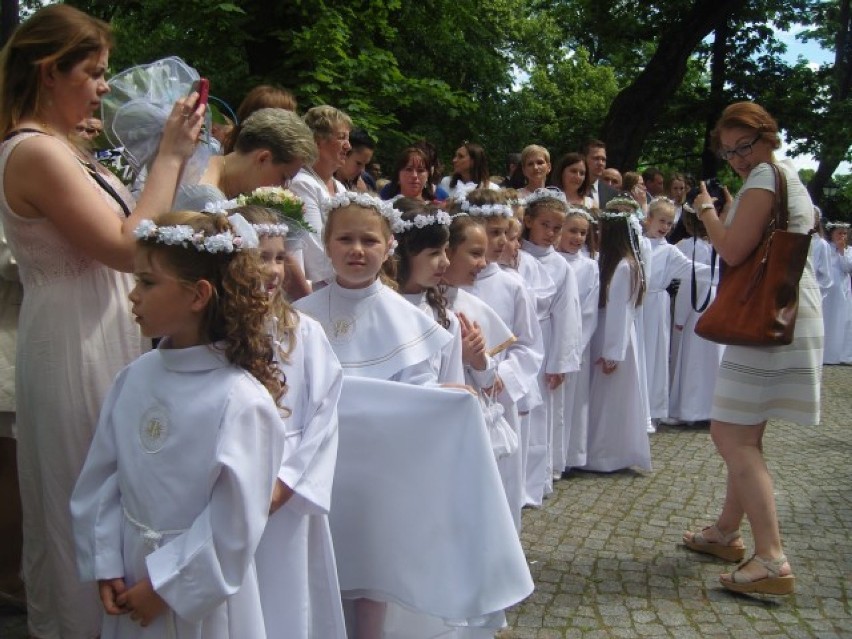 Pruszcz Gd.: I Komunia Święta w kościele Podwyższenia Krzyża Świętego [ZDJĘCIA, WIDEO]