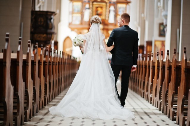 Przy okazji każdej mszy czy nabożeństwa trzeba zachować reżim sanitarny, czyli odstęp od drugiego wiernego.