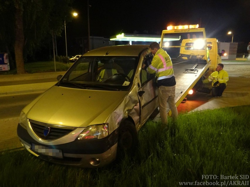 Kraksa w Czechowicach-Dziedzicach. Opancerzony VW staranował Dacię [ZDJĘCIA]