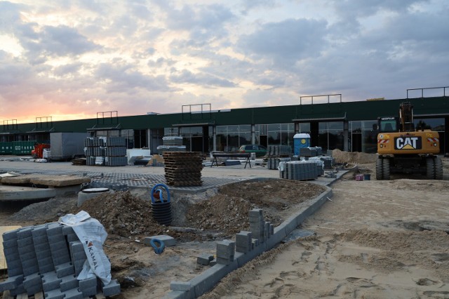 W styczniu tego roku rozpoczęła się budowa Pasażu Grodziskiego, który powstaje przy ulicy Fabrycznej. Prace postępują. Znamy już planowaną datę otwarcia obiektu