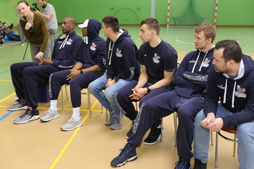 KOBYLIN: Zawodnicy Arged BM Slam Stal Ostrów Wlkp. z lekcją koszykówki [GALERIA]