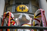 Wesoły Niedźwiedź - symbol Berlina przed Konsulatem RFN Niemiec [WIDEO, ZDJĘCIA]