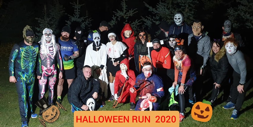 Halloweenowe bieganie ekipy Team RUN Gołańcz. Zobaczcie, w jakich strojach miłośnicy biegania wyszli na ulice 