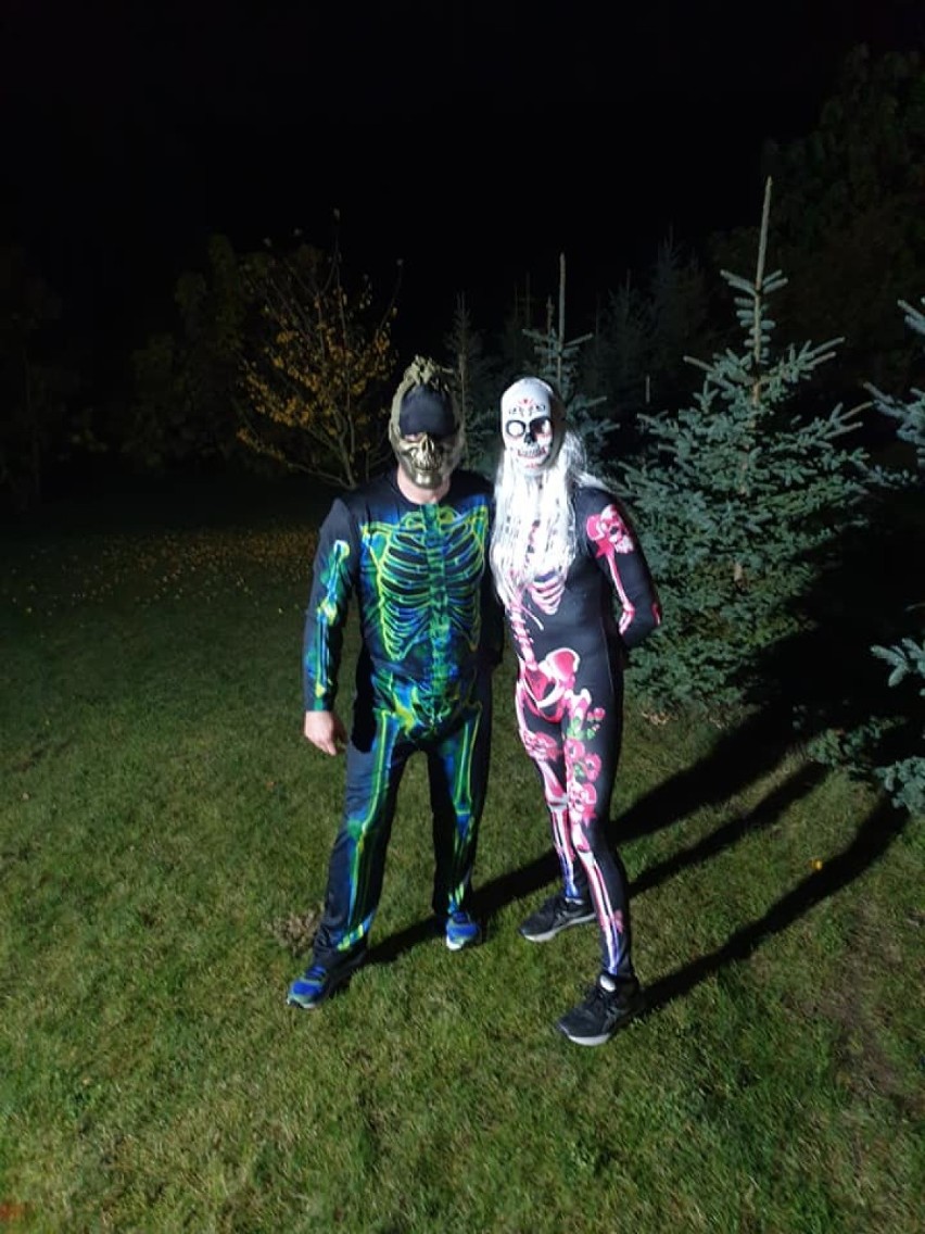 Halloweenowe bieganie ekipy Team RUN Gołańcz. Zobaczcie, w jakich strojach miłośnicy biegania wyszli na ulice 