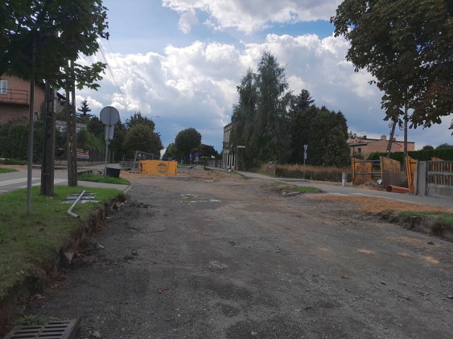 Nowe rondo budowane jest u zbiegu ulic Złotej, Prostej i Szymanowskiego.