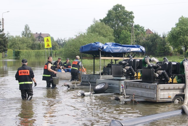 Turze. Wał pzreciwpowodziowy w końcu zbudują. Zdjęcia powódź w 2010 roku we wsi Turze.