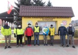 Strzelno. Cykliści i turyści piesi ze Strzelna wybrali się na rajd, w trakcie którego sadzili las. Zdjecia