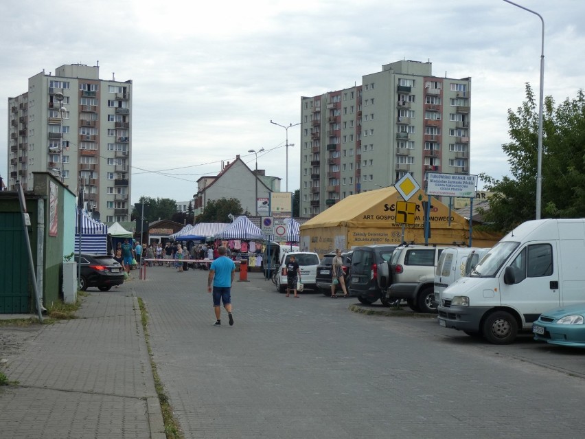 W sobotni poranek pilskie targowisko tętni życiem [GALERIA]