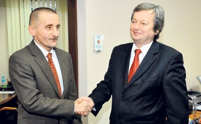 Dyrektor Józef Drabicki (z lewej) przejął  władzę w spółce z rąk Jacka Krzyżanowskiego