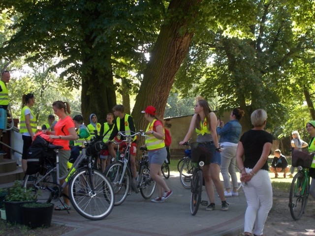 Podczas czterodniowego młodzieżowego rajdu rowerowego po Nadgoplańskim Parku Tysiąclecia pod hasłem "Podróżuję, zwiedzam i relaksuję się", uczestnicy nie tylko pokonywali na rowerach wytyczone trasy, ale także uczestniczyli w prelekcja, spotkaniach integracyjnych oraz konkursach