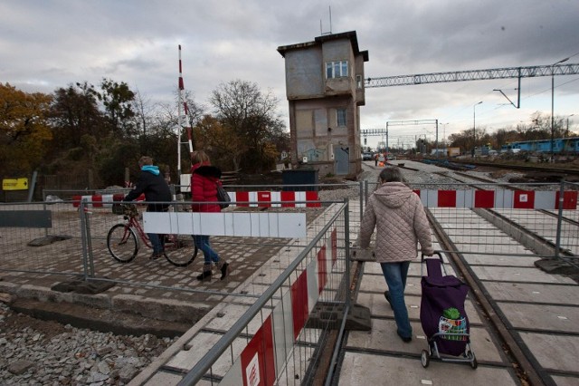 Na Trzmielowickiej przejazd jest właściwie skończony, trzeba tylko czekać, aż zaschnie zaprawa