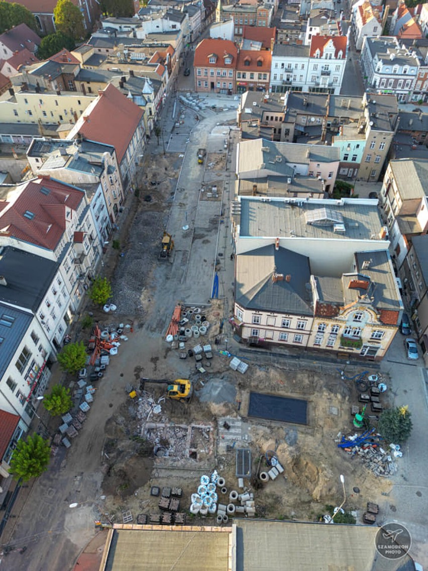 Szamotuły. Trwa rewitalizacja centrum miasta. Jak Rynek wygląda z lotu ptaka?