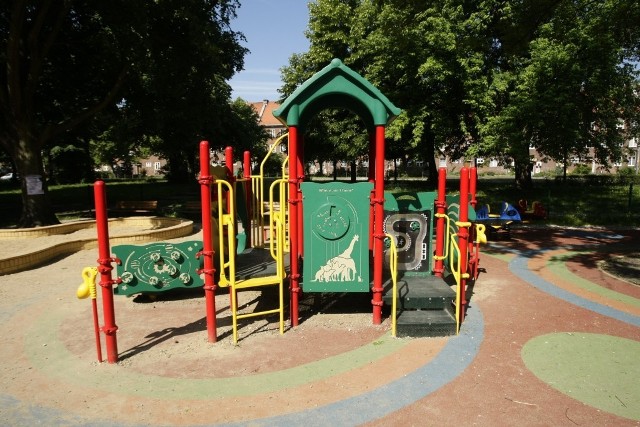 Plac zabaw za miejski grant powstał w zieleńcu u zbiegu ul. Siennickiej, Elbląskiej i Wygon.