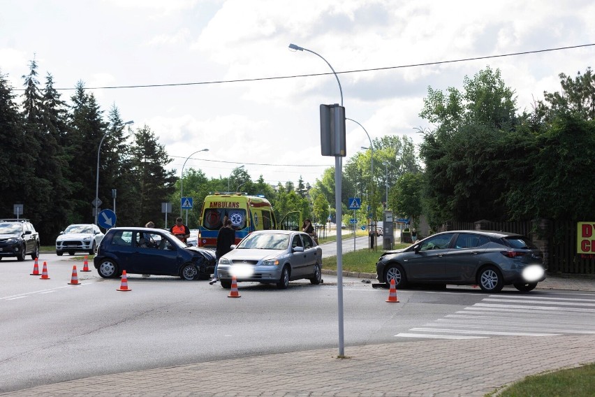 Dwa poranne wypadki w Rzeszowie. Brało w nich udział po kilka aut [ZDJĘCIA]