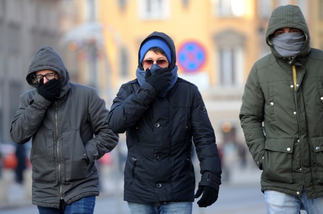 IMGW ostrzega: silny mróz, bardzo trudne warunki pogodowe.

Zobacz kolejne zdjęcia. Przesuwaj zdjęcia w prawo - naciśnij strzałkę lub przycisk NASTĘPNE