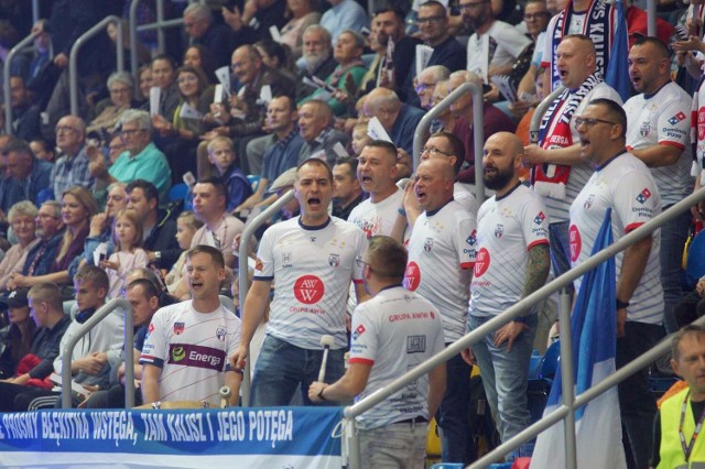 Kibice siatkarek Energa MKS Kalisz podczas meczu z BKS Bostik Bielsko-Biała