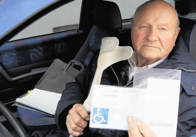Tadeusz Batko zawsze umieszcza za szybą samochodu kartę parkingową osoby niepełnosprawnej. Dostał mandat, bo zostawił auto obok "kopert" dla inwalidów. Uważa, że kara mu się nie należy