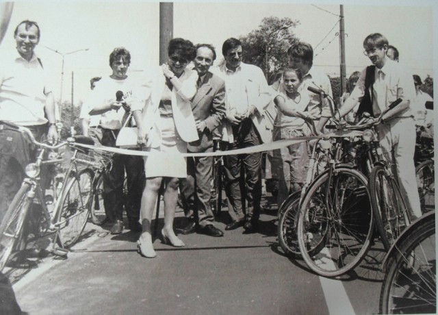 Otwarcie pierwszej drogi rowerowej miało uroczysty charakter.