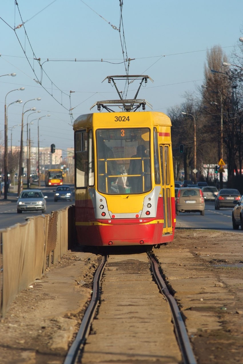 Ze względów bezpieczeństwa tramwaje jeżdżą z prędkością 20...
