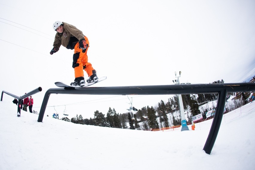 Białka Tatrzańska. Snowboardziści latali i prezentowali tricki. To wszystko w ramach Oscyp Snowboard Contest 2022 [ZDJĘCIA]