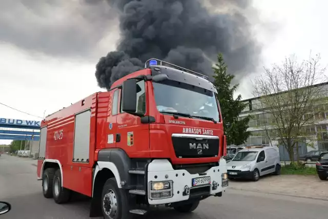 Pożary w Siemianowicach Śląskich i Bytomiu. Szef MSWiA: Nie można wykluczyć, że to mogą być działania obcych służb