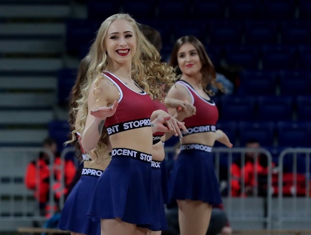 Spotkania Kinga Szczecin gwarantują emocje nie tylko koszykarskie. W przerwach spotkania z Treflem Sopot publiczność zabawiały swoimi występami King Wilki Morskie Cheerleaders. Także one poniosły zespół do zwycięstwa.