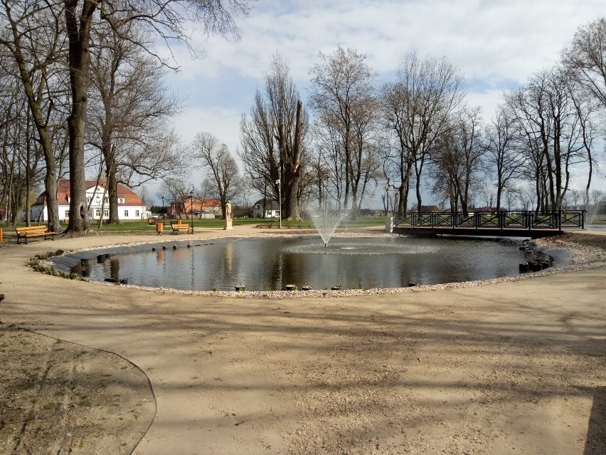 Zabytkowy park w Żelazkowie to idealne miejsce na niedzielny...