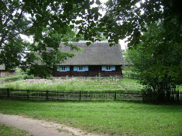 Źródło: http://commons.wikimedia.org/wiki/File:Poland._Olsztynek._Open_air_museum._%28Skansen%29_023.JPG