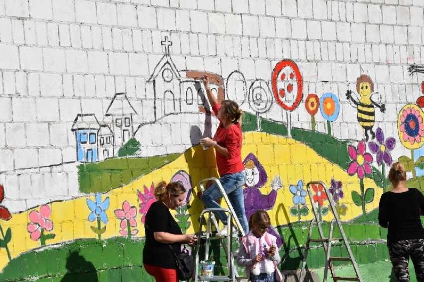 Mieszkańcy Brodnicy namalowali kolorowy mural