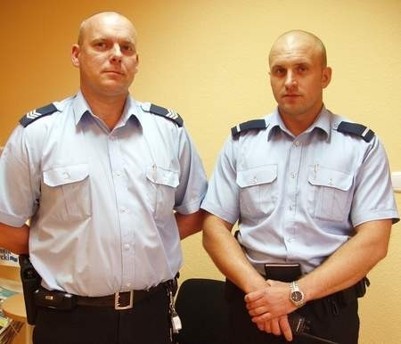 Policjanci Bogdan Kantypowicz i Grzegorz Jakubowski uratowali życie lęborczaninowi.