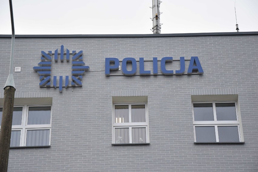 Malbork. Komenda Powiatowa Policji wyładniała, dostała też dwa nowe radiowozy [ZDJĘCIA]. Już po remoncie za blisko 3,8 mln zł