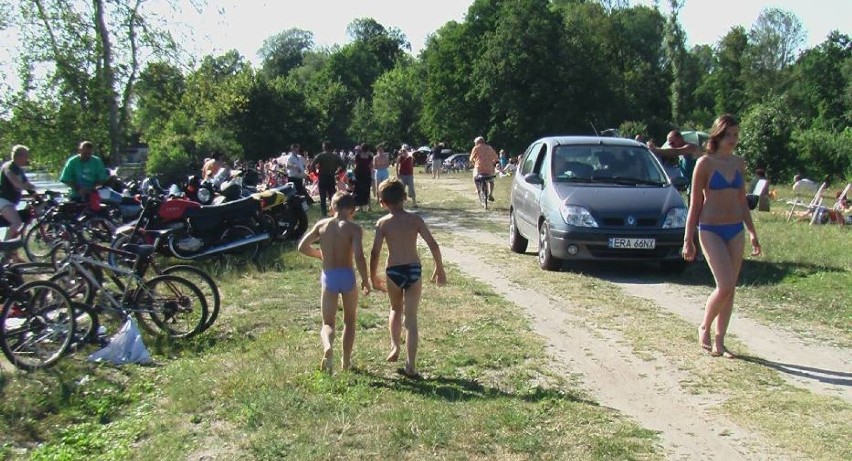 Fryszerka, Topisz, odkryty basen... Tak kiedyś można było wypoczywać nad wodą w Radomsku i okolicy. Archiwalne ZDJĘCIA